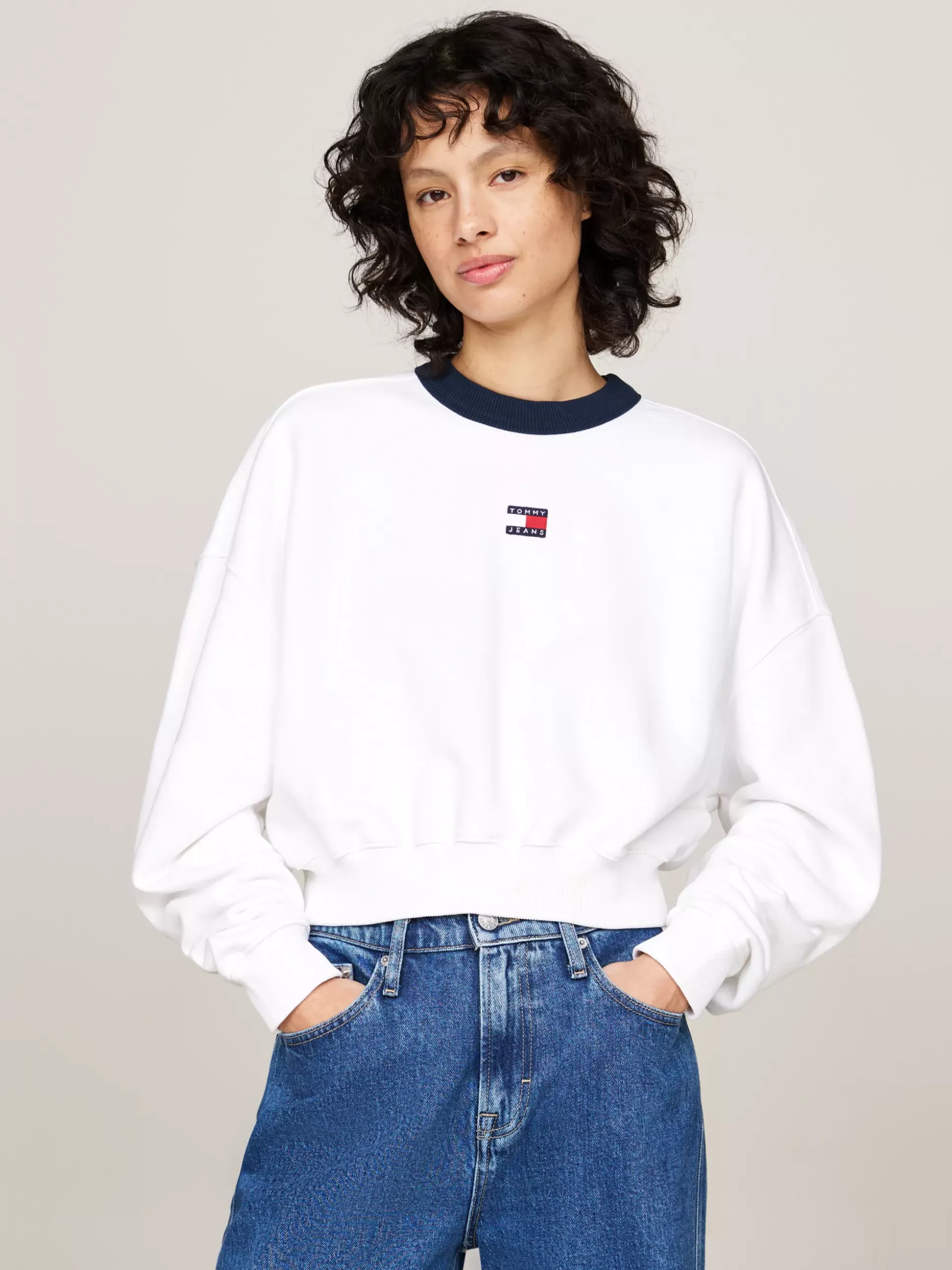 Tommy Hilfiger Bluzy Dresowe & Z Kapturem^Bluza O Skróconym Luźnym Kroju Z Naszywką Tommy