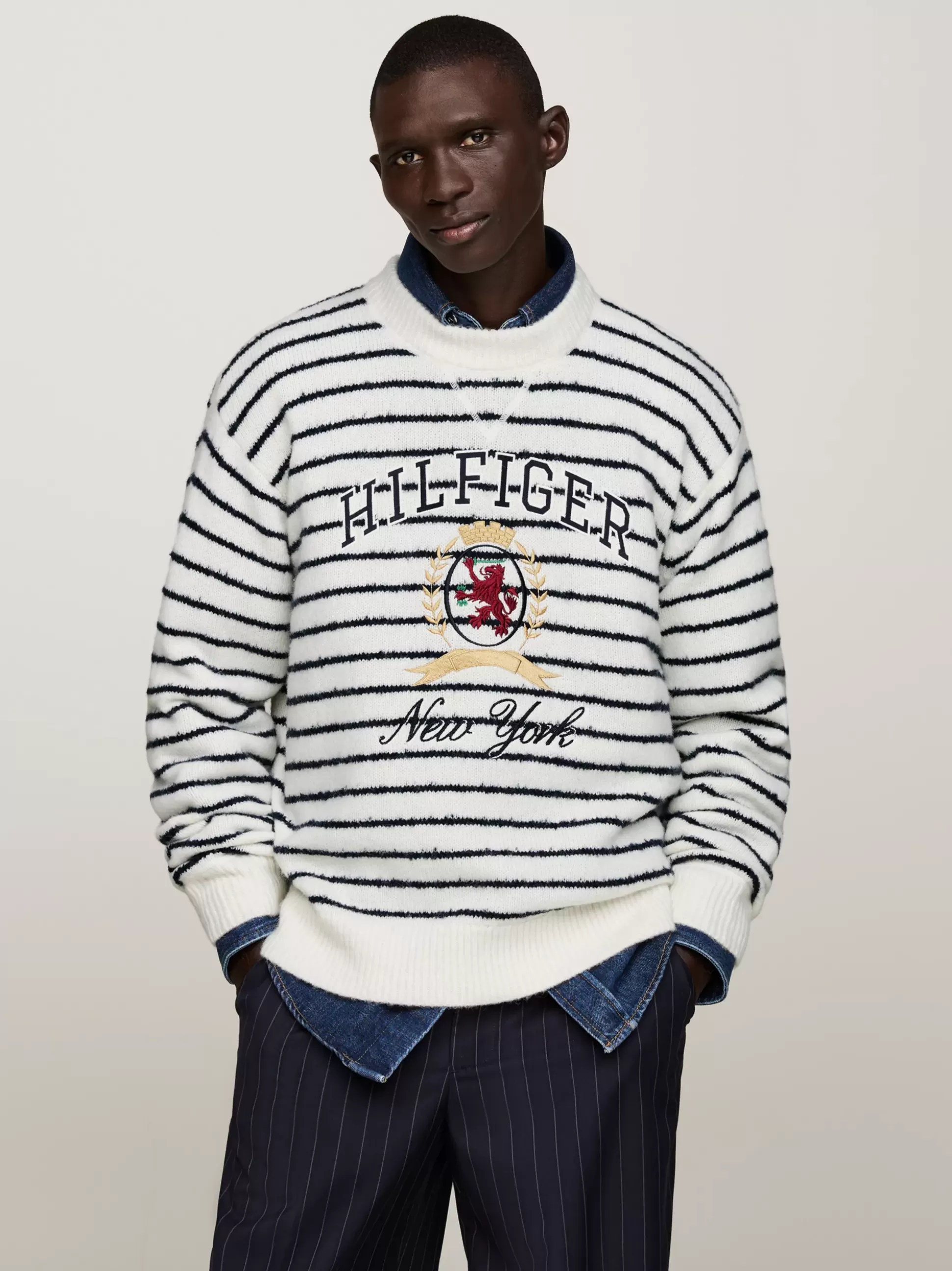 Tommy Hilfiger Swetry | Dzianina^Luźny Sweter W Bretońskie Paski Z Emblematem