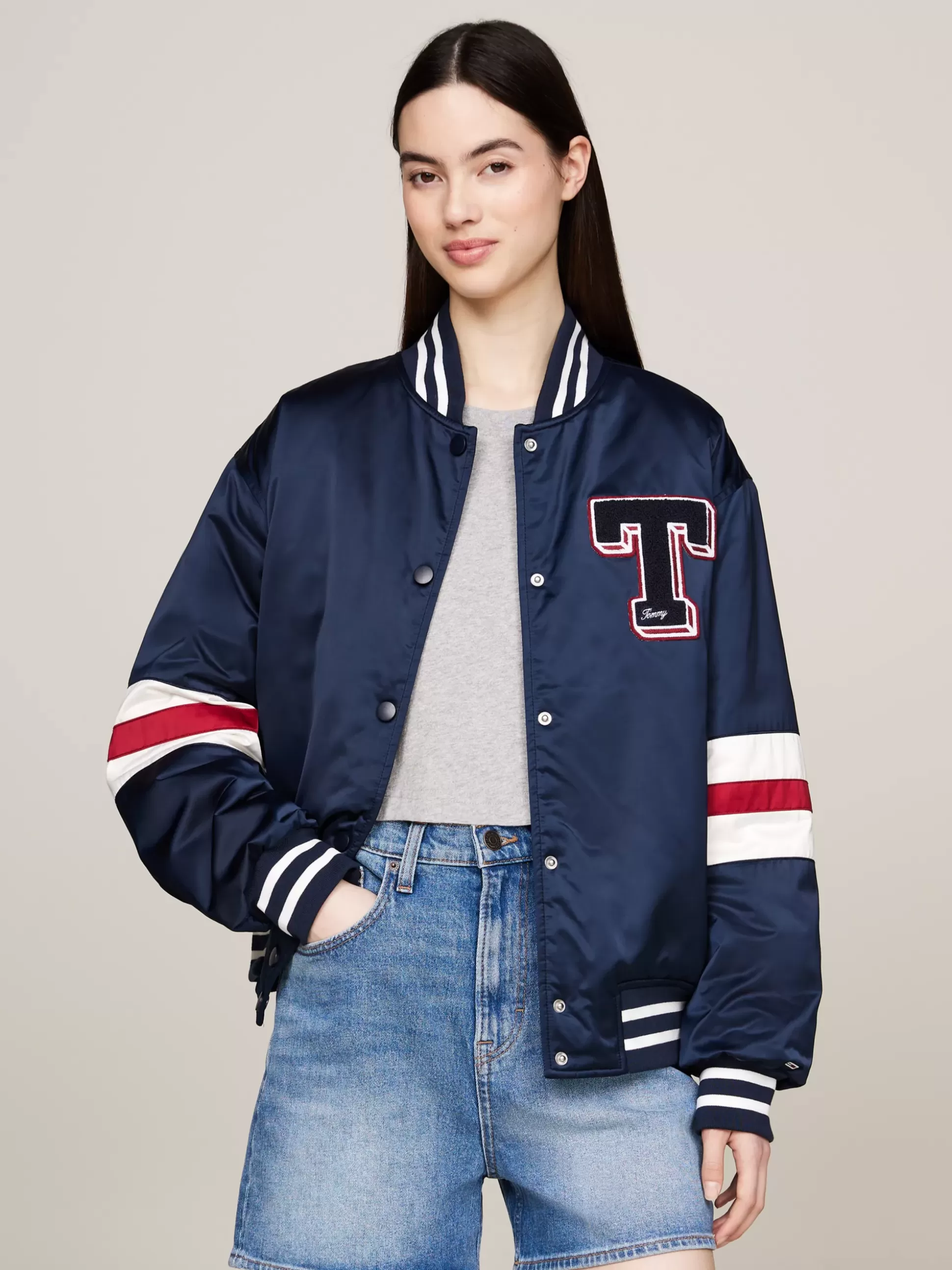 Tommy Hilfiger Kurtki & Płaszcze^Satynowa Kurtka Bomber Z Logo W Stylu Letterman