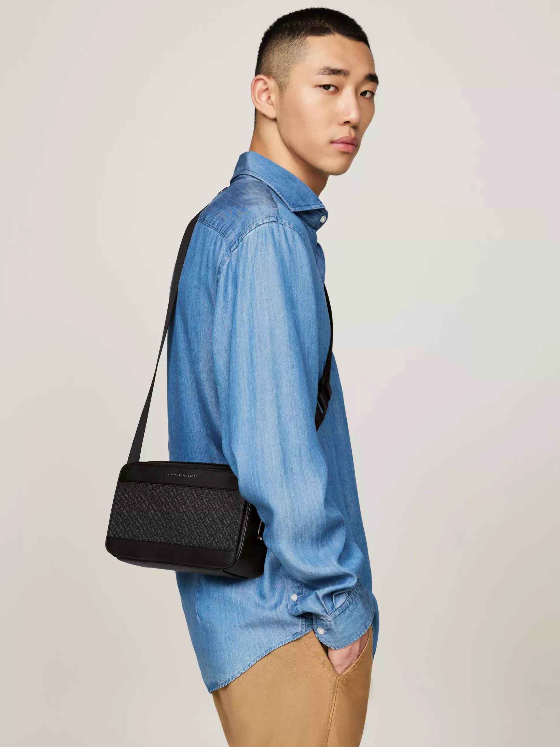 Tommy Hilfiger Torebki Na Pasku^Torba Na Ramię Typu Reporter Z em TH