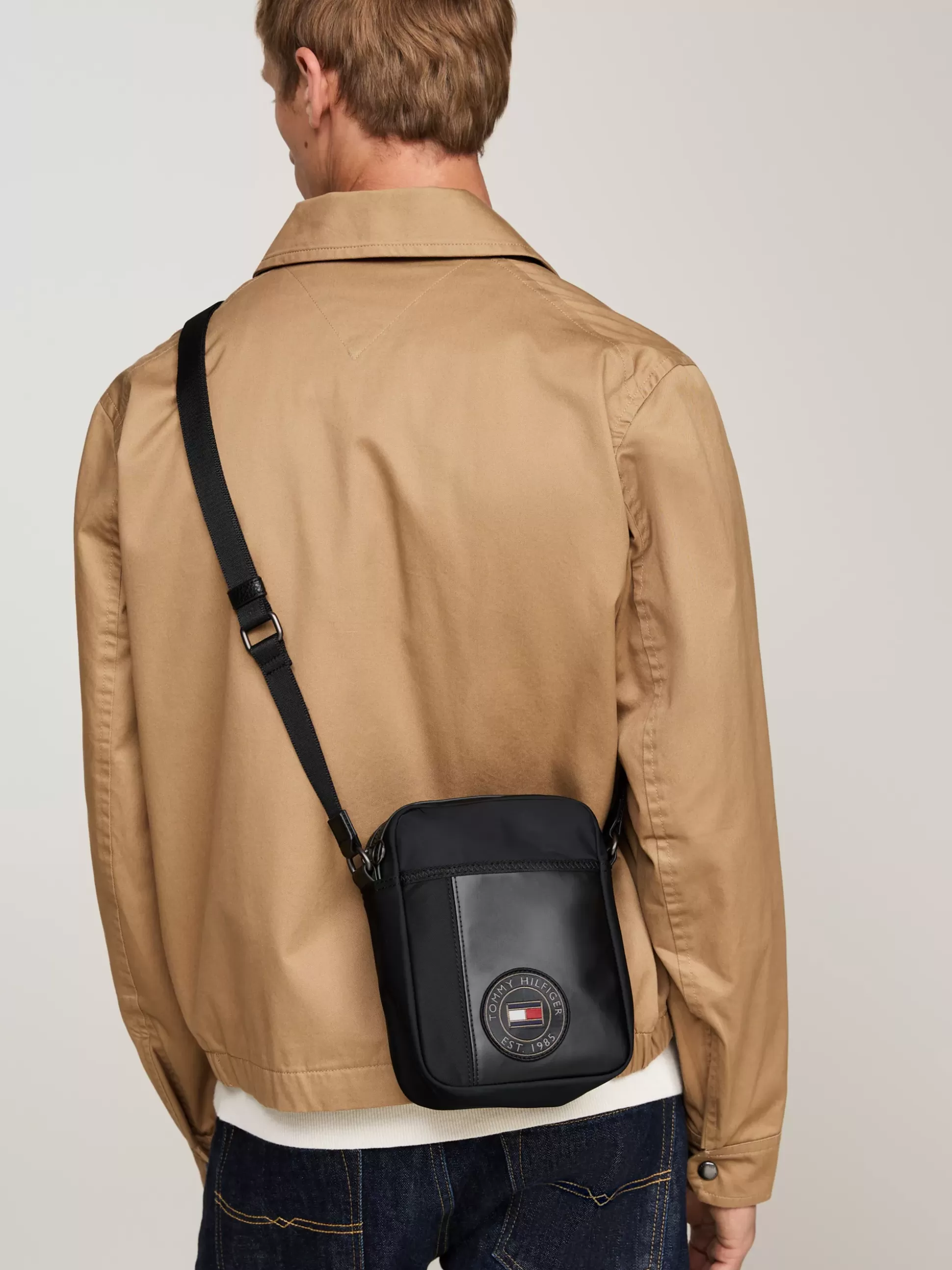 Tommy Hilfiger Torebki Na Pasku^Torba Typu Reporter O Mieszanej Fakturze
