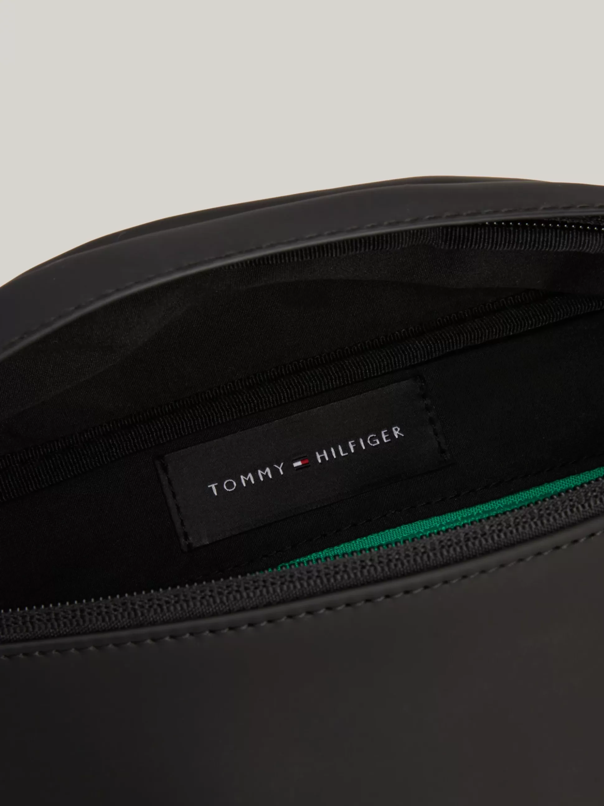 Tommy Hilfiger Torebki Na Pasku^Torebka Typu Nerka Z Blokami Kolorów