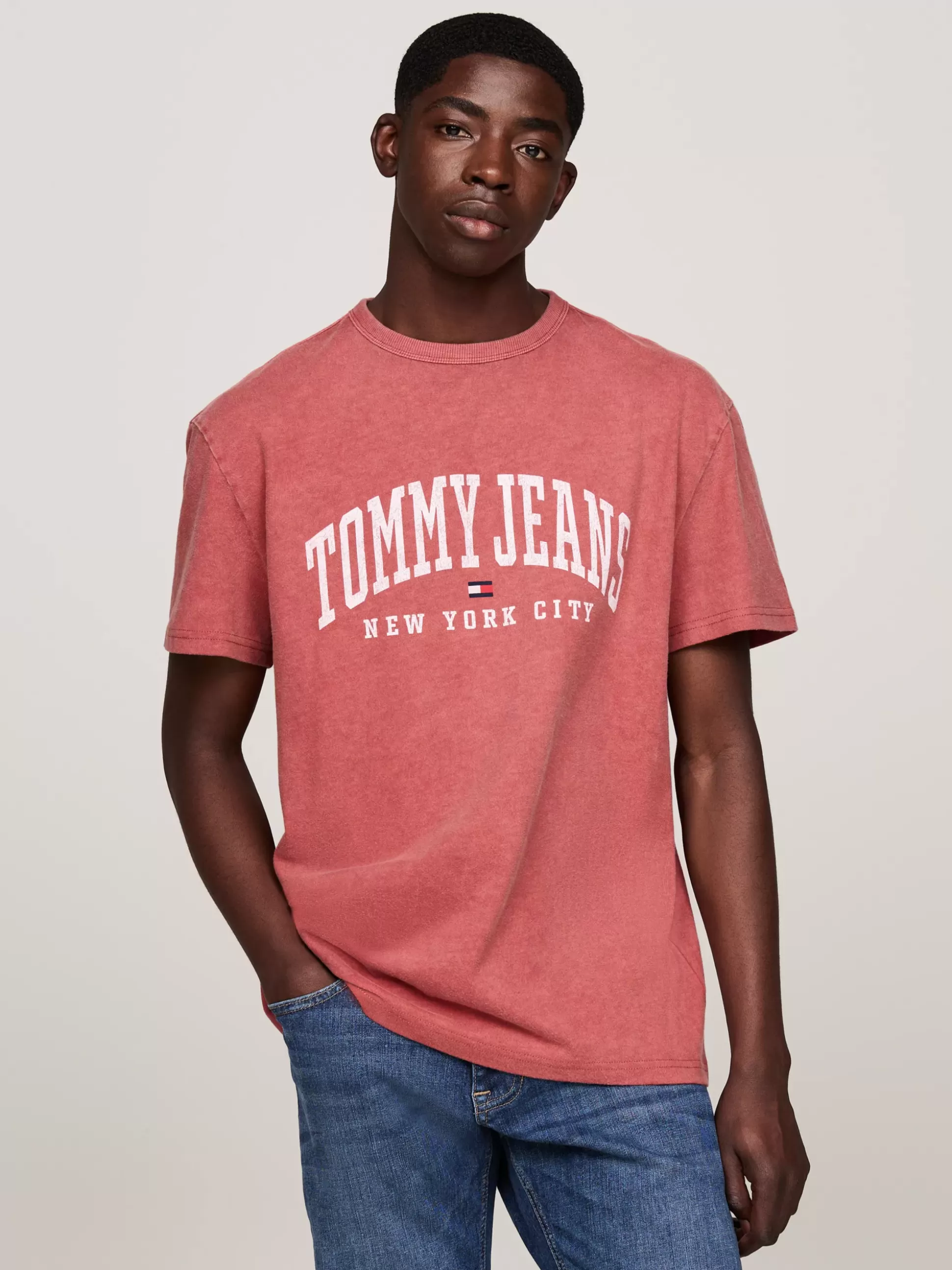 Tommy Hilfiger T-Shirty^T-shirt W Uczelnianym Stylu Z Efektem Sprania