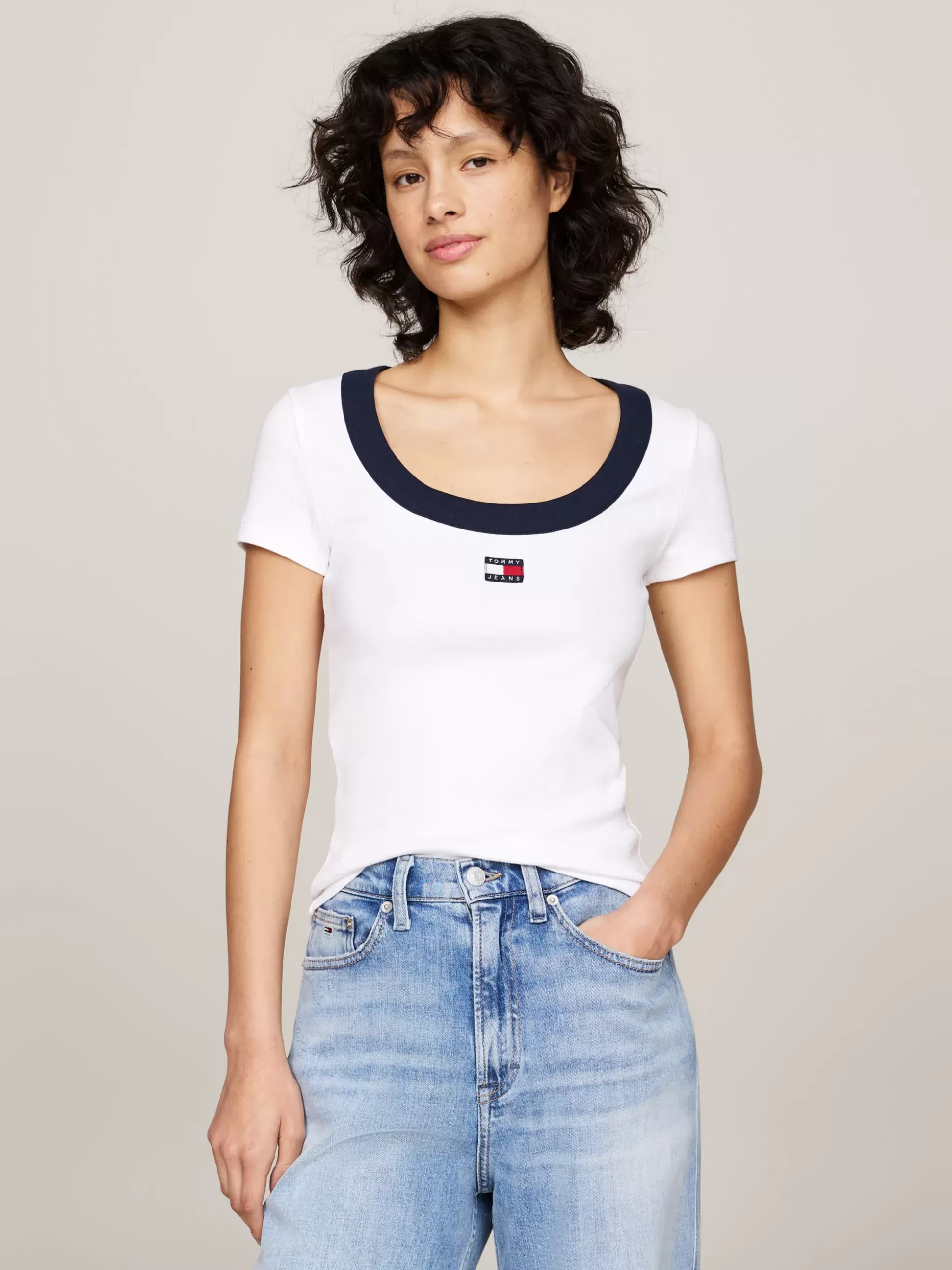 Tommy Hilfiger T-Shirty^T-shirt Z Dekoltem W Kształcie U I Naszywką Tommy